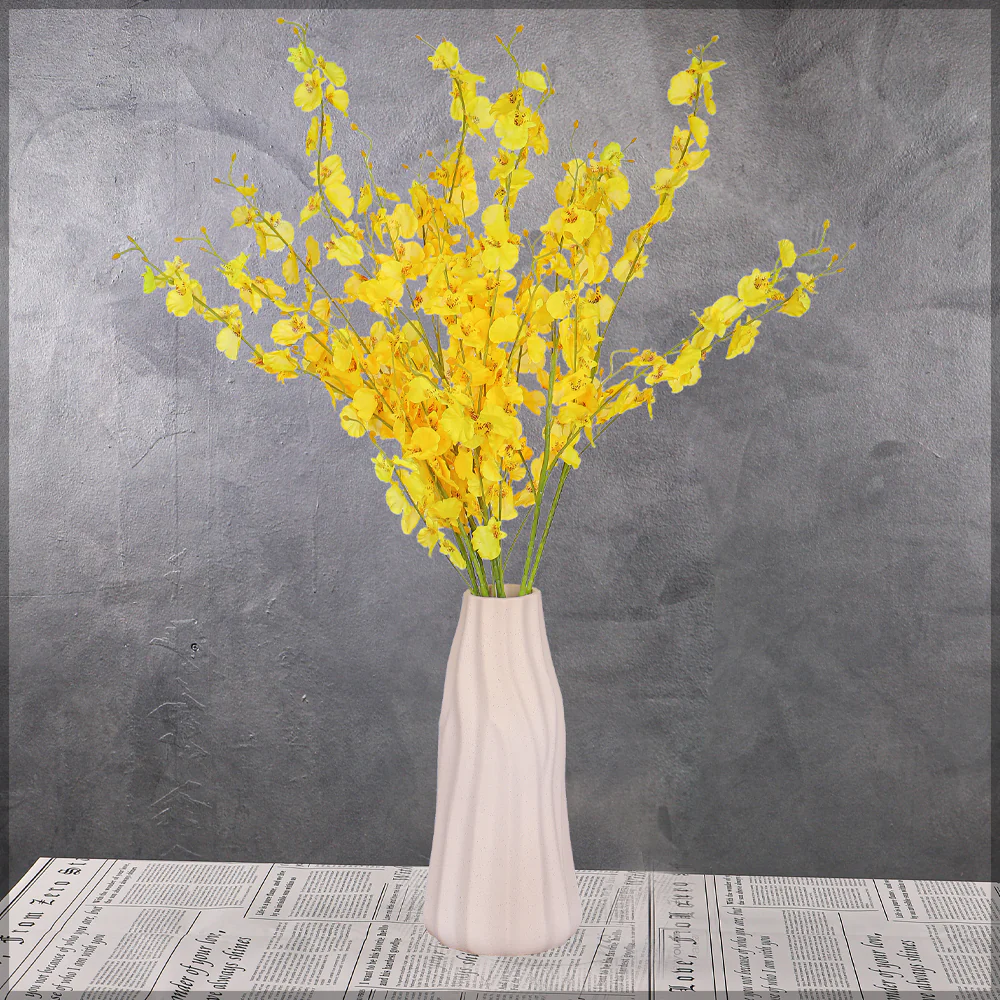 Edged Cream Ceramic Vase - Image 3