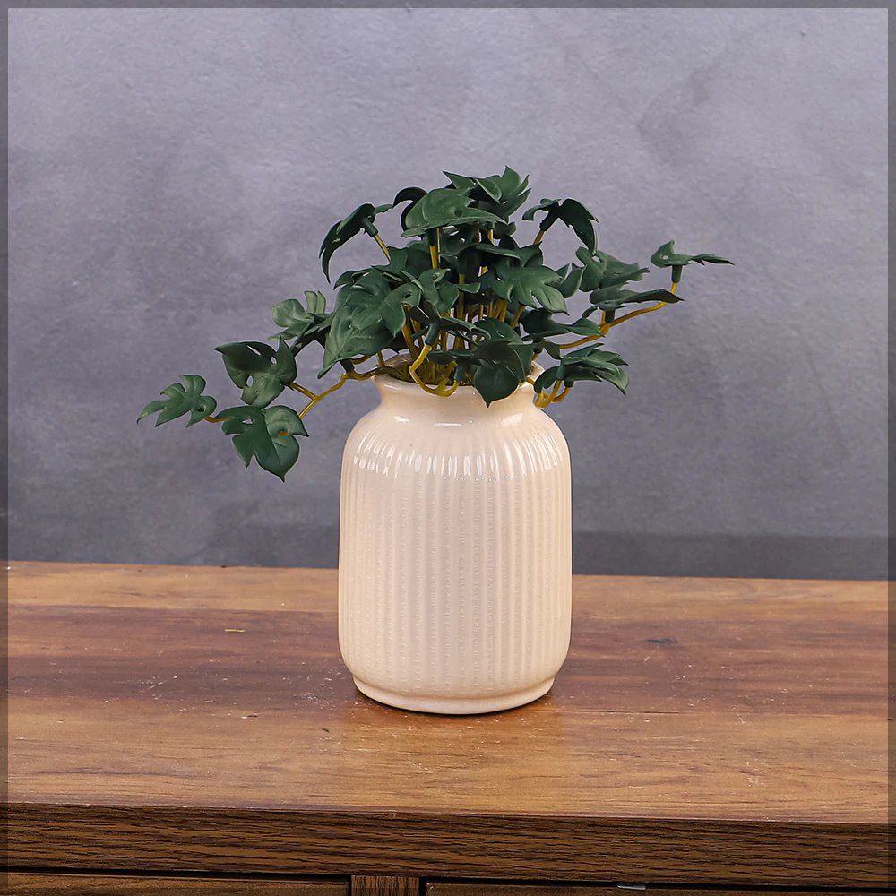 Line Design Cream Ceramic Vase - Image 3