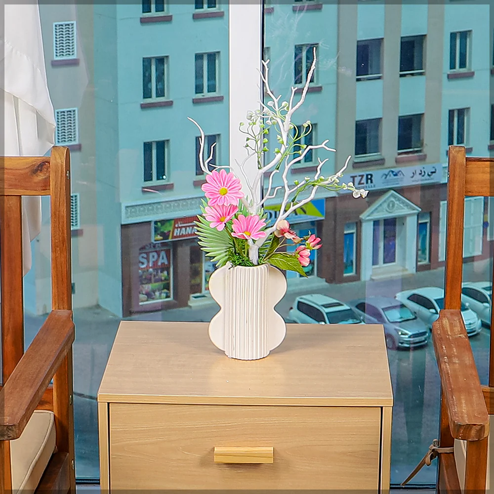 Simple Flower Arrangement with Vase - Image 30