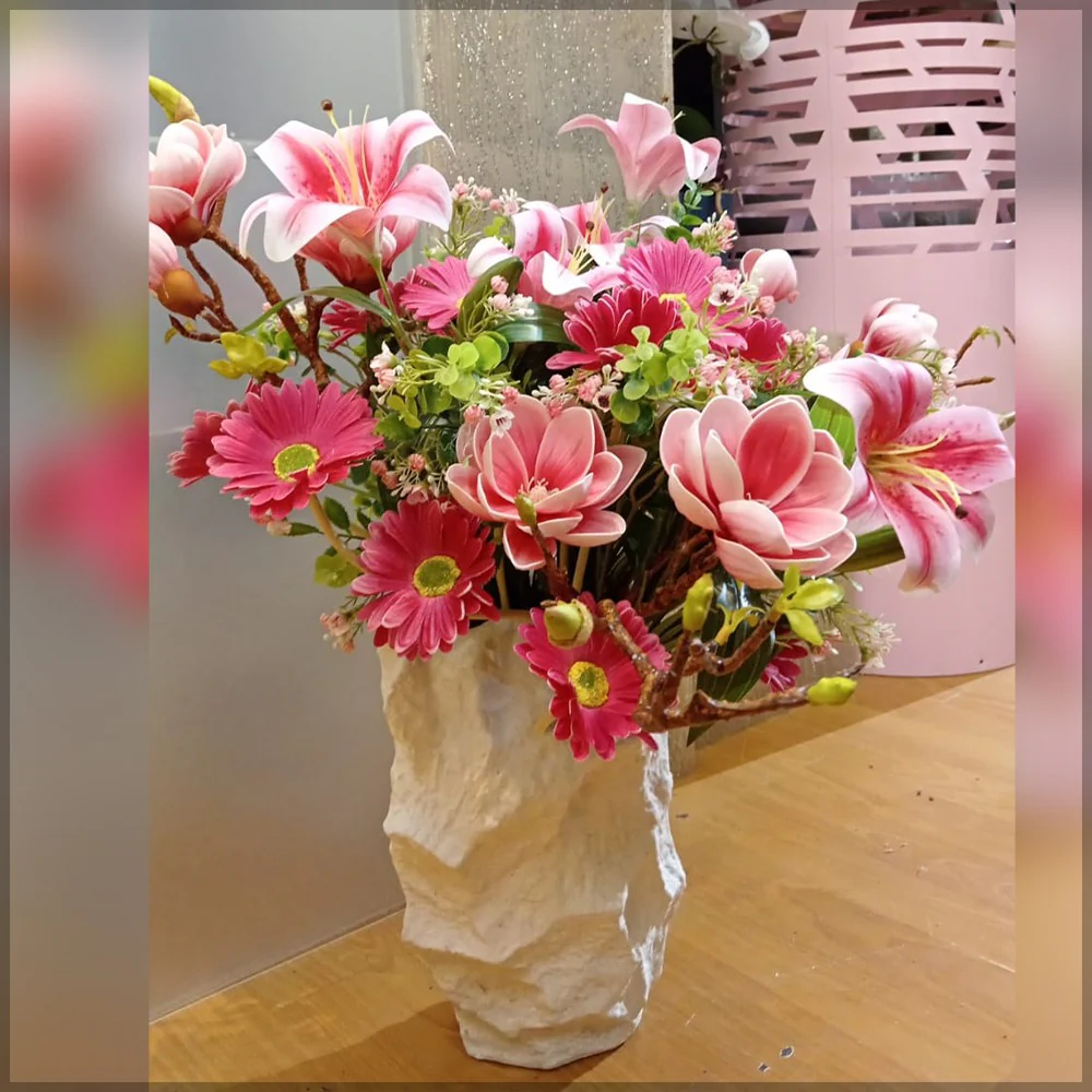 Table Flower Design with Vase - Image 3
